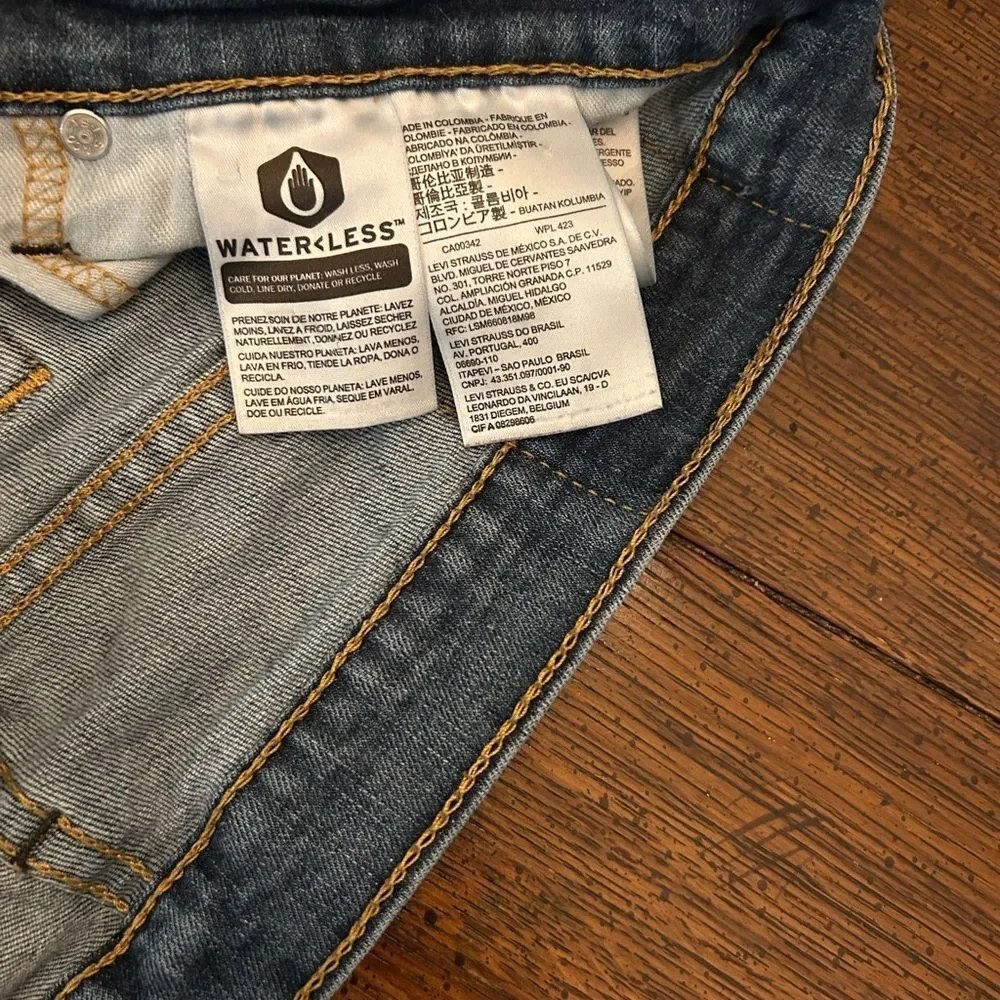 Levi 559 Jeans Men’s Size 33/30 EUC